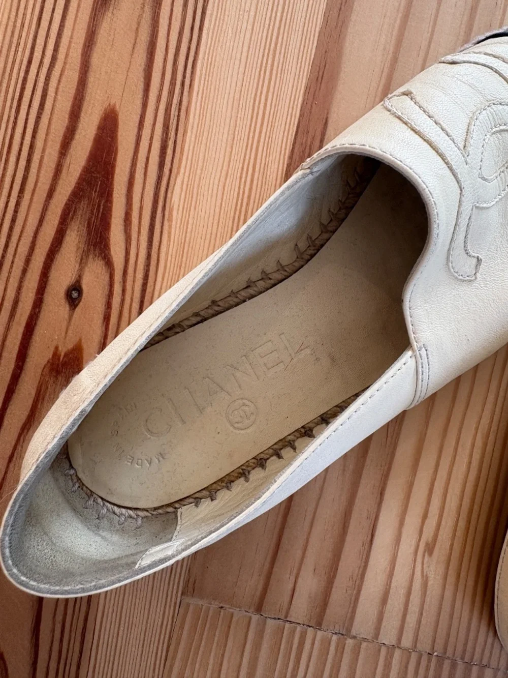 Chanel CC Leather Espadrilles in beige/cream with black cap toe, size 37